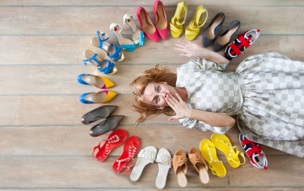 Sneakersy – buty damskie, które zwojowały ulice. Co kupić? Z czym je nosić?